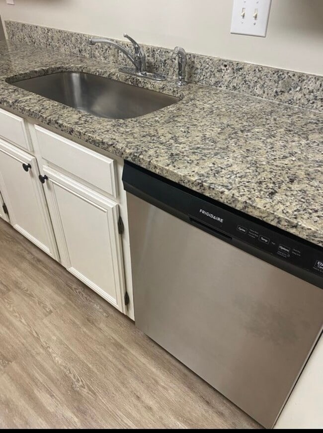 Building Photo - 108 Winchester Ln