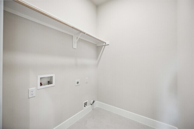 Building Photo - 5314 Suez St