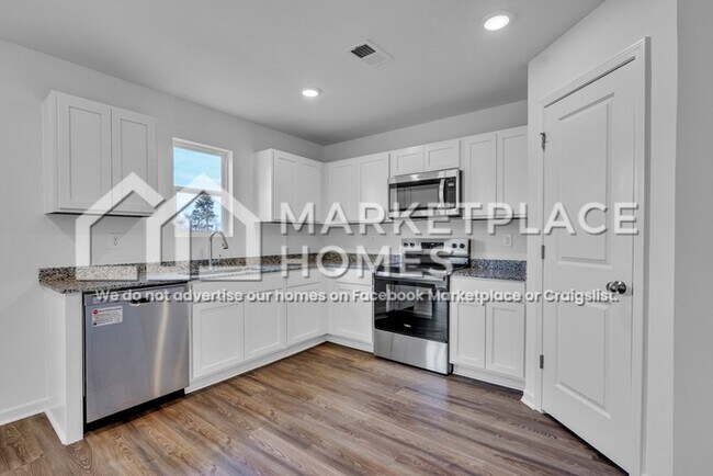 Building Photo - 327 Orchid Ln