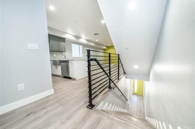 Building Photo - 4820 St Charles Pl
