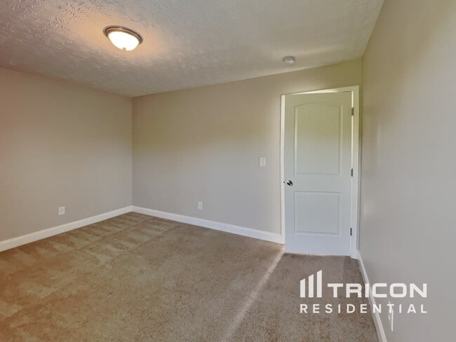 Building Photo - 1020 Berra Dr