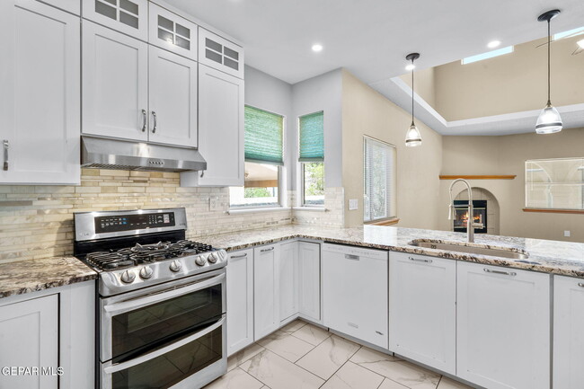 Building Photo - 7089 Tierra Roja St