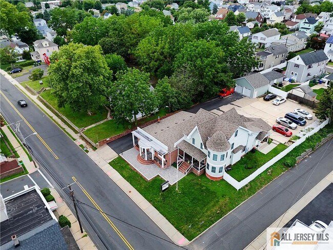 Building Photo - 215 Washington Rd