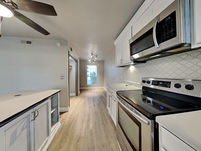 Building Photo - 2986 Buttonwood Dr