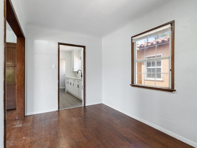 Building Photo - 801 St Louis Ave