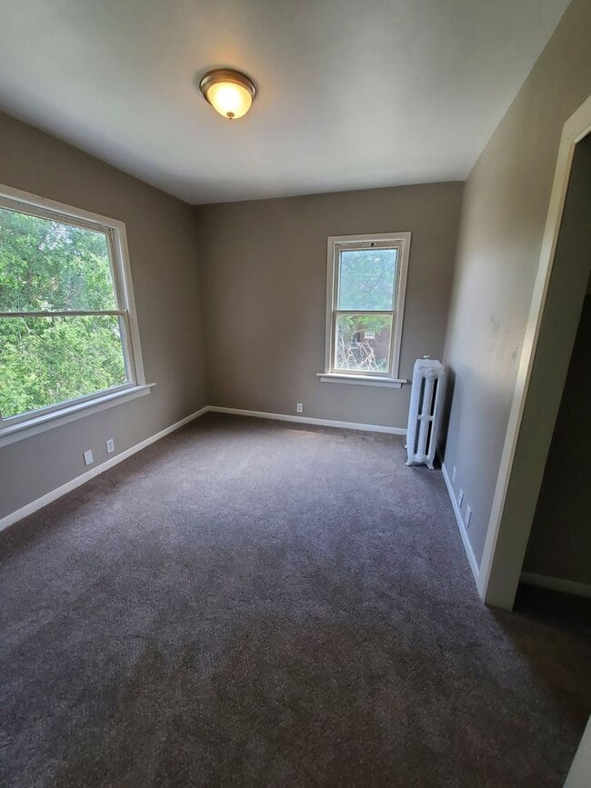 Building Photo - 4 Bedroom Single Family