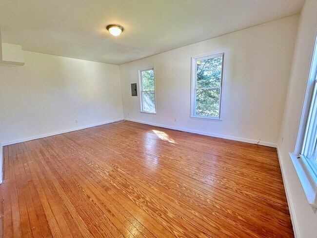 Building Photo - 1208 Avondale Ave