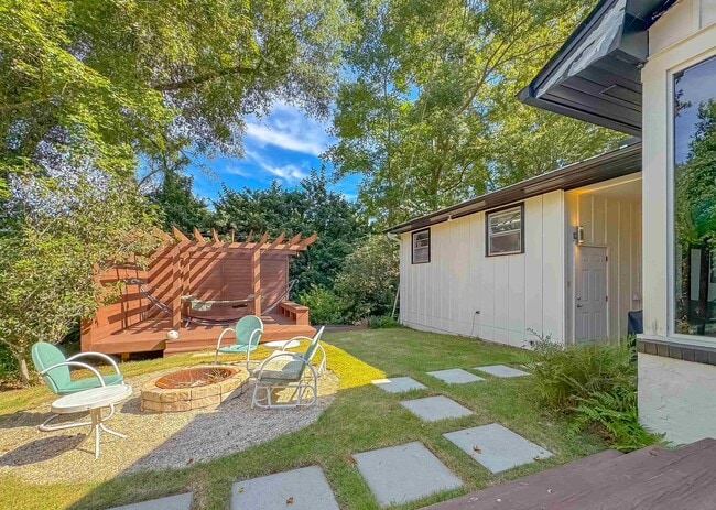 Building Photo - 1008 Dogwood Dr