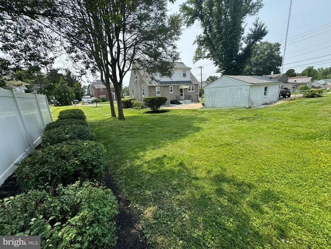 Building Photo - 410 Paoli Ave