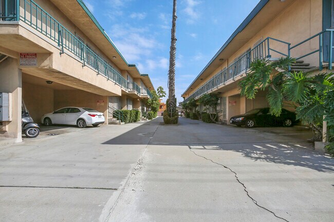 Building Photo - 12456 Culver Blvd