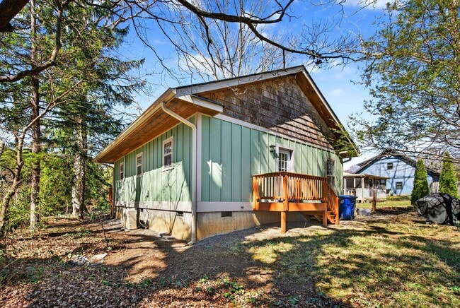 Building Photo - Black Mountain Long Term Rental!