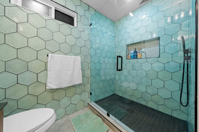 Building Photo - 5048 Bluff Pl