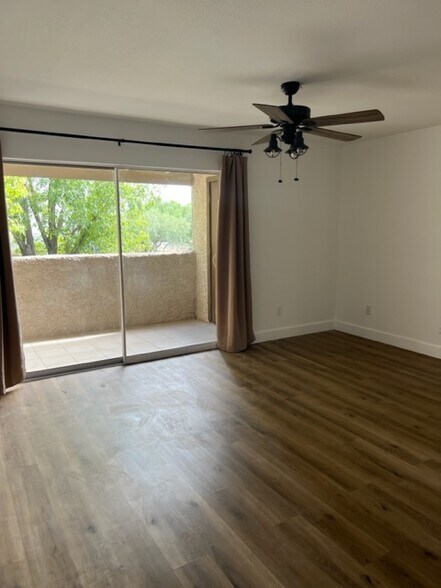 Living Room - 4554 E Paradise Village Pky N