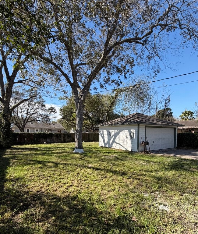 Building Photo - 3933 Harris Dr