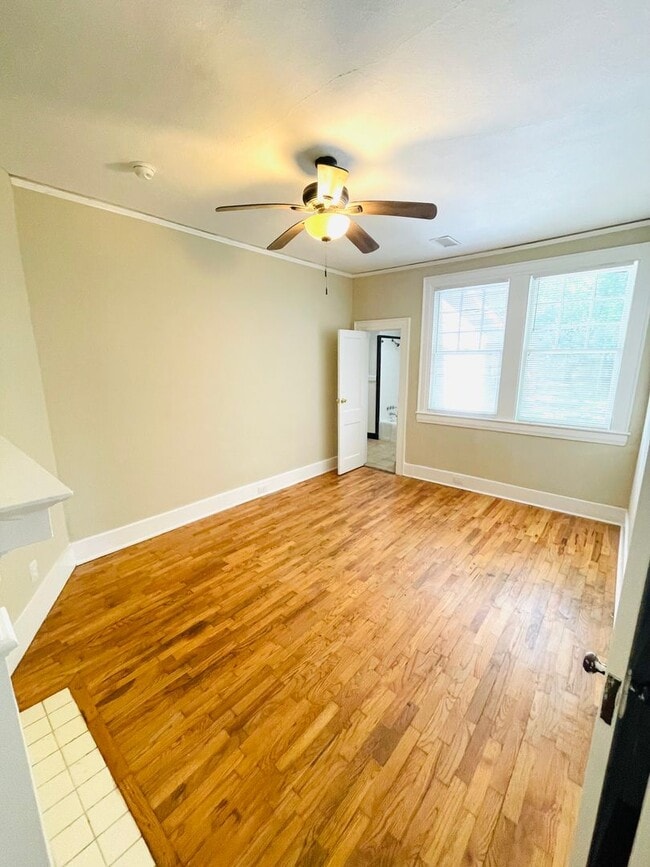Building Photo - ** 3 Bed 2 Bath located in Capitol Heights...