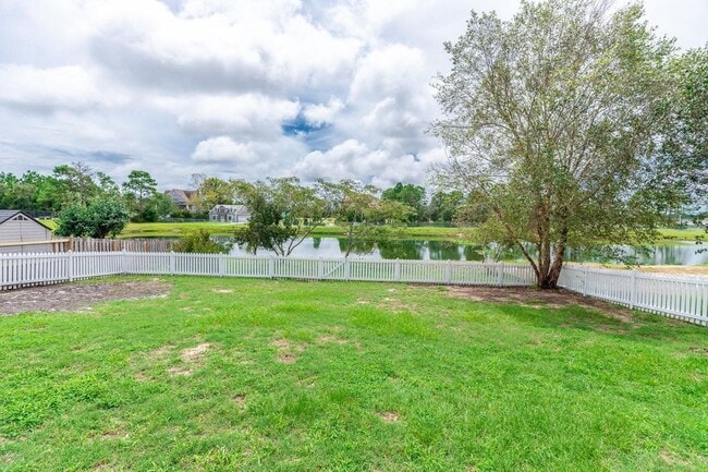 Building Photo - 720 Hillside Dr