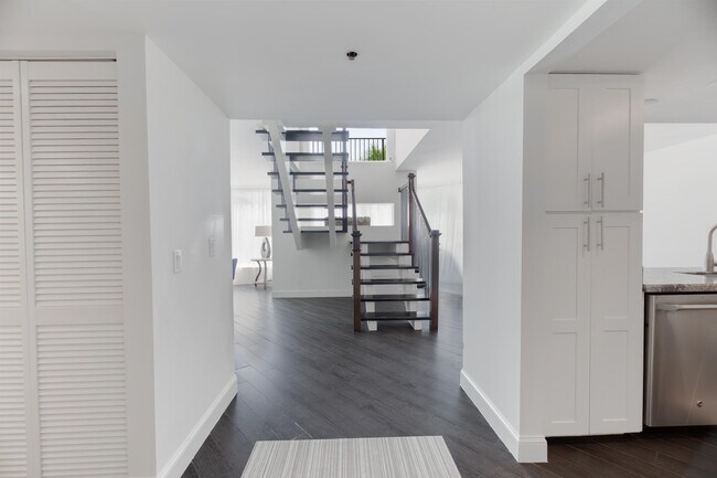 Building Photo - 2565 S Ocean Blvd