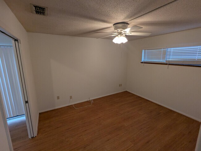 Building Photo - 2885 Par Ln