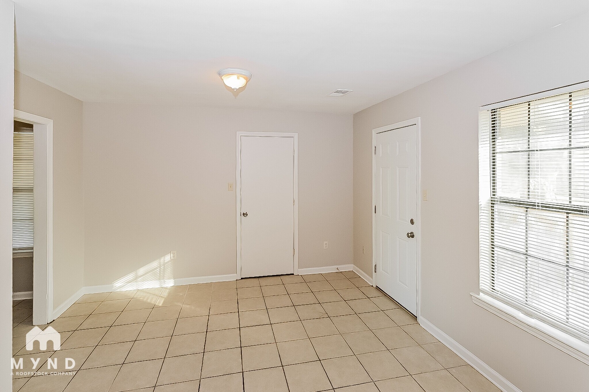 Building Photo - 10571 Chateau Dr