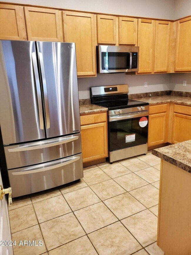 Building Photo - 1864 W Olive Way