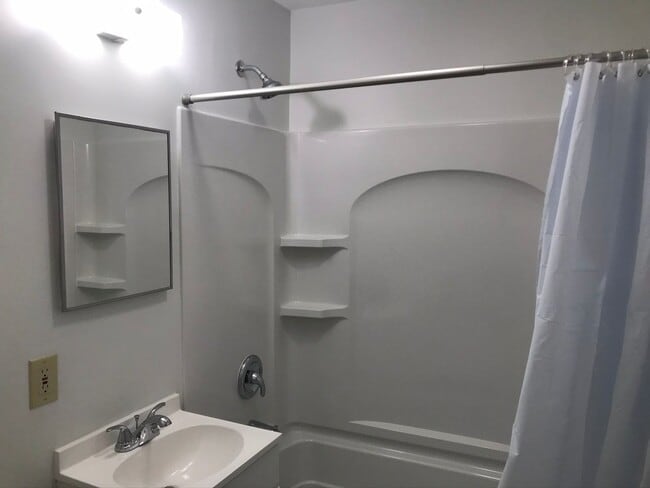 Building Photo - Completely remodeled 3 bedroom  w/ screened porch. Applications accepted at www.treg-rentals.com ...