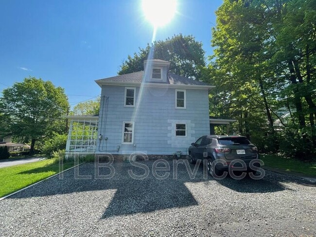 Building Photo - 402 Electric St