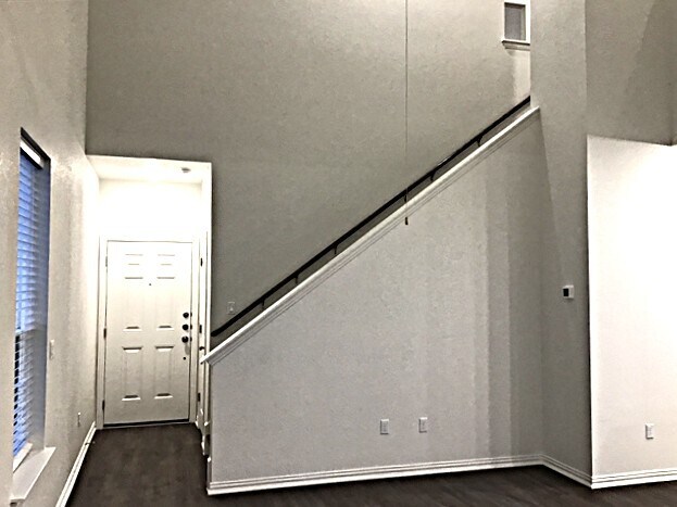 Building Photo - 2710 Brogan Crk