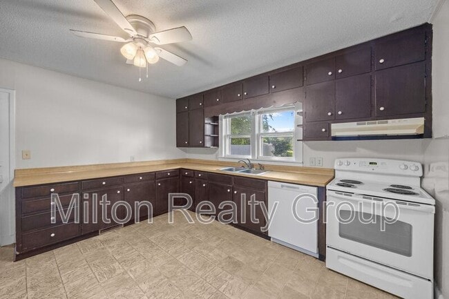 Building Photo - 2666 NC-210