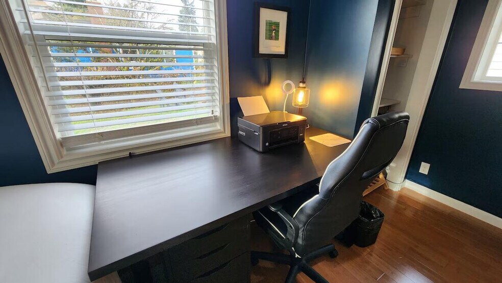 Building Photo - 11315 Roosevelt Way NE