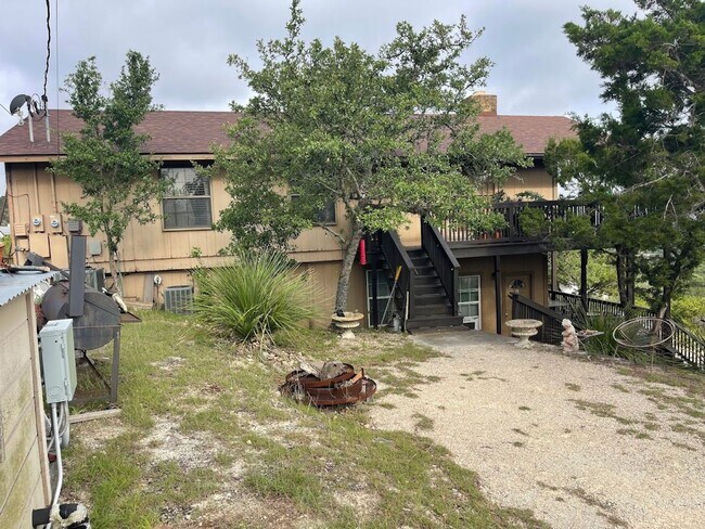 Building Photo - NEW ON MARKET