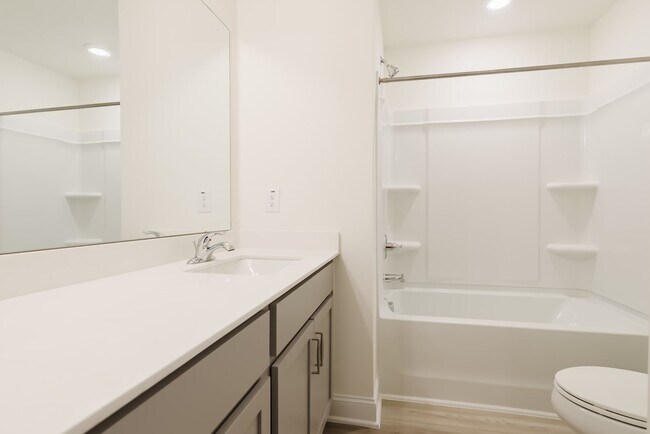 Building Photo - Available Early July - 3 Bed, 2.5 Ba in Convenient Location! Pet Friendly!