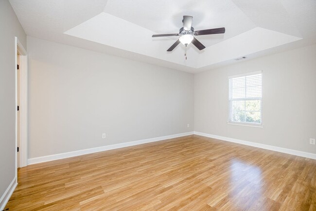 Building Photo - 304 York Ln