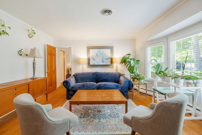 Building Photo - Beautiful Single-Level Home with In-Law Suite and Expansive Yard ***Available Early August 2026***