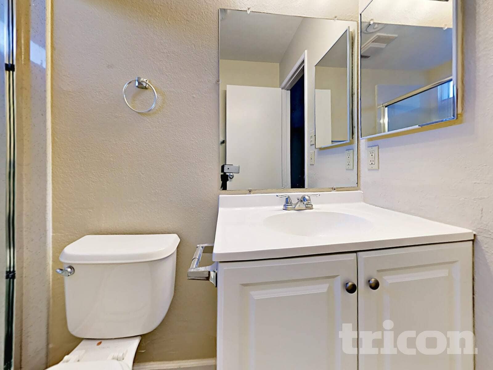 Building Photo - 215 Loy St.