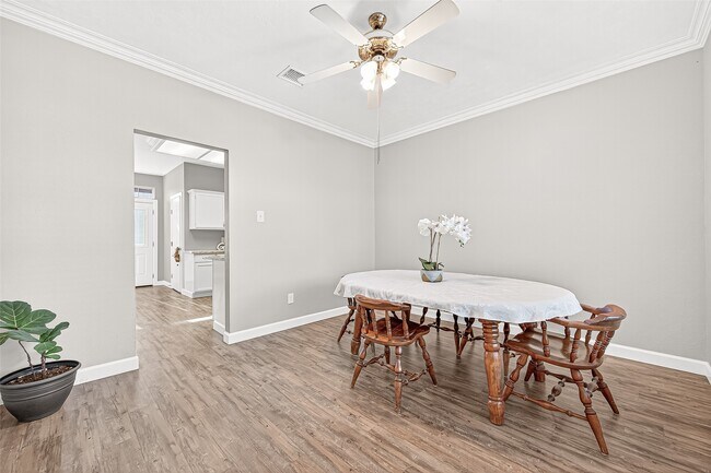 Building Photo - 14015 Wheatbridge Dr