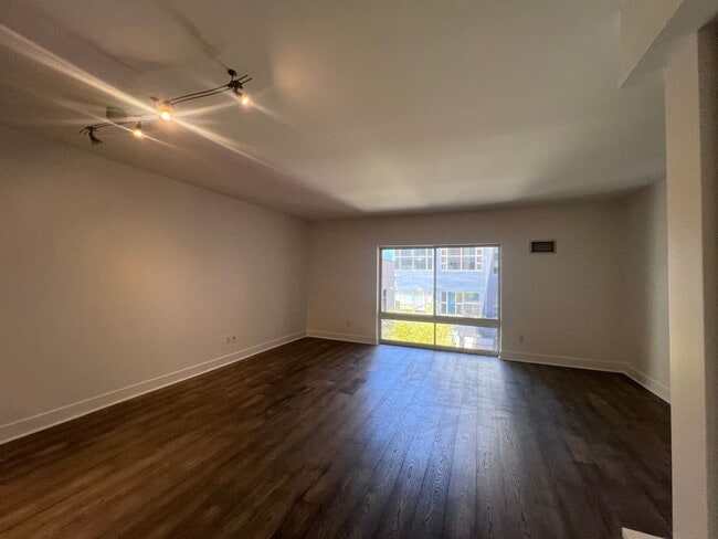 Building Photo - Epic REA - Spacious & Open floor plan 1BR +1BA in the Rincon Hill neighborhood