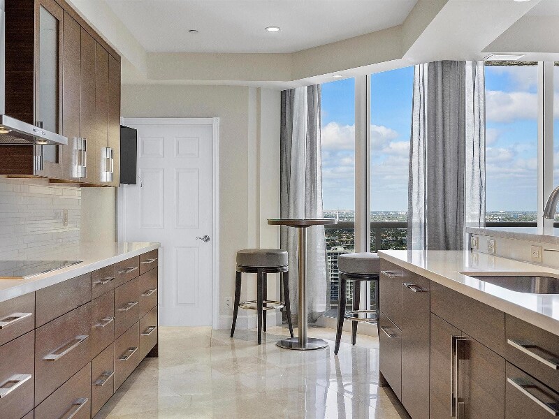 Building Photo - 3200 N Ocean Blvd