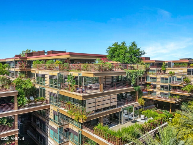 Building Photo - 7137 E Rancho Vista Dr