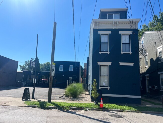 Building Photo - Updated 2-Bed Gem with Natural Light in the Heart of Covington