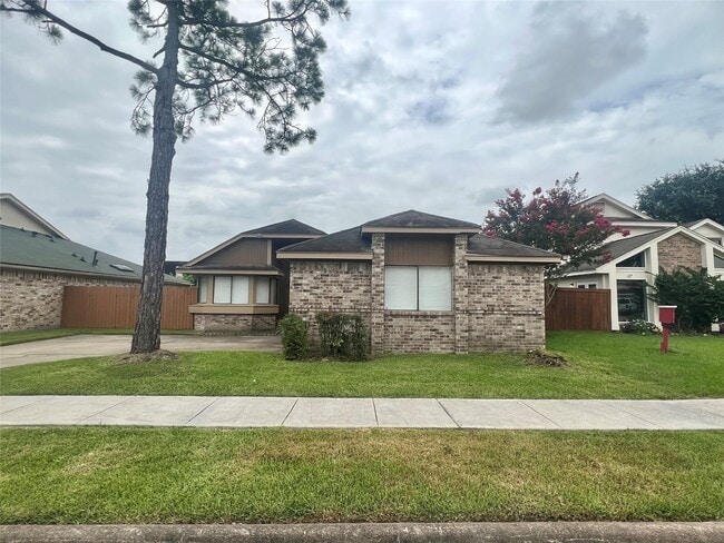 Primary Photo - 7831 Redgate Cir