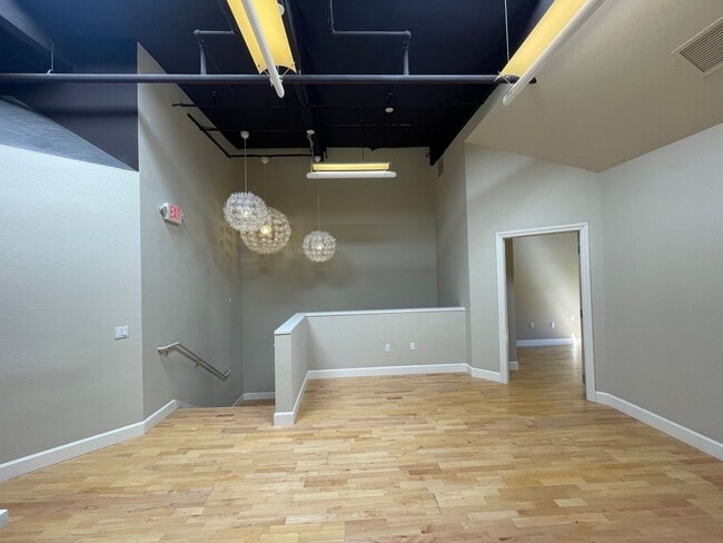 Building Photo - 41 E Main St