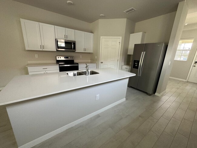 Building Photo - 826 Friendship Cir