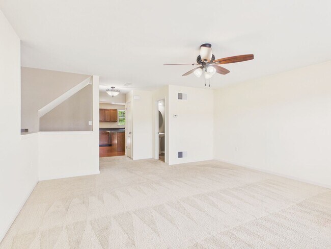 Building Photo - Spacious Townhouse on Mapleton Blvd.