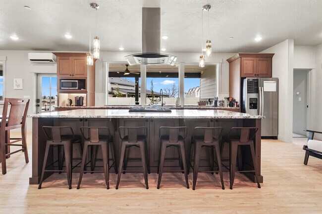 Building Photo - 303 CM Rdg Ln