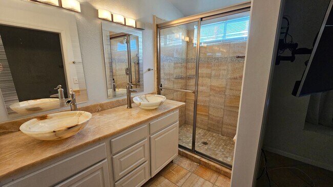 Building Photo - Single story with a POOL in Spring Valley!!!