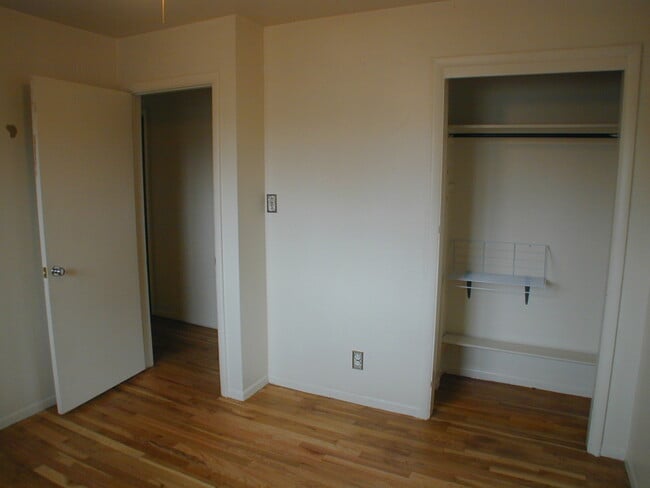 Building Photo - House For Lease