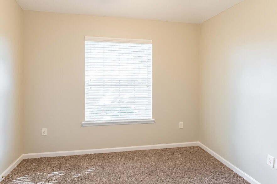 Building Photo - 9373 Prosperity Lake Dr