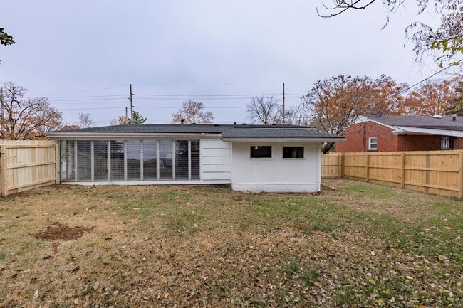 Building Photo - 2850 Hikes Ln