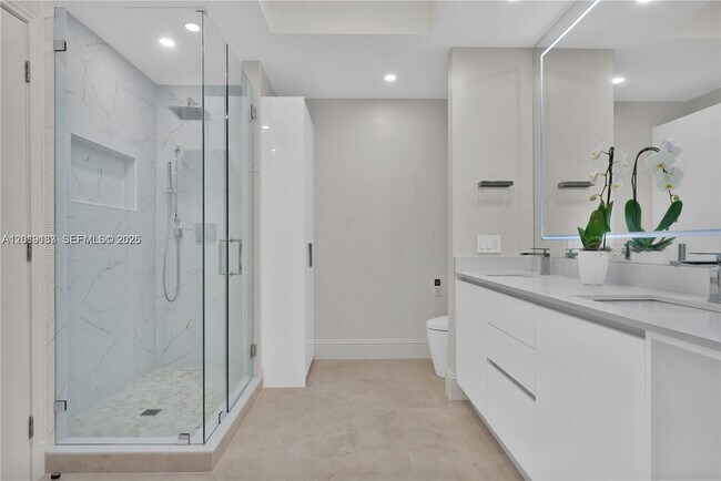 Building Photo - 4779 Collins Ave