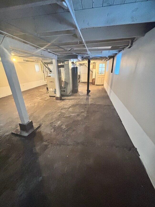 Building Photo - 713 E 144th St